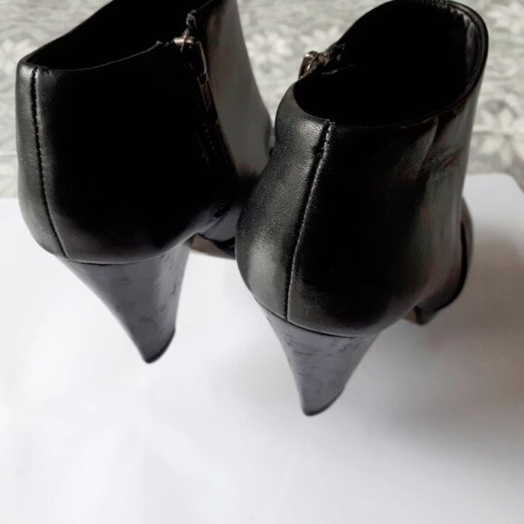 Aldo black faux leather bootie with cut out detail - Picture 5 of 8
